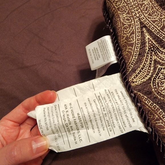 W-C Home Fashions Bedspread and Pillows - Picture 2 of 10